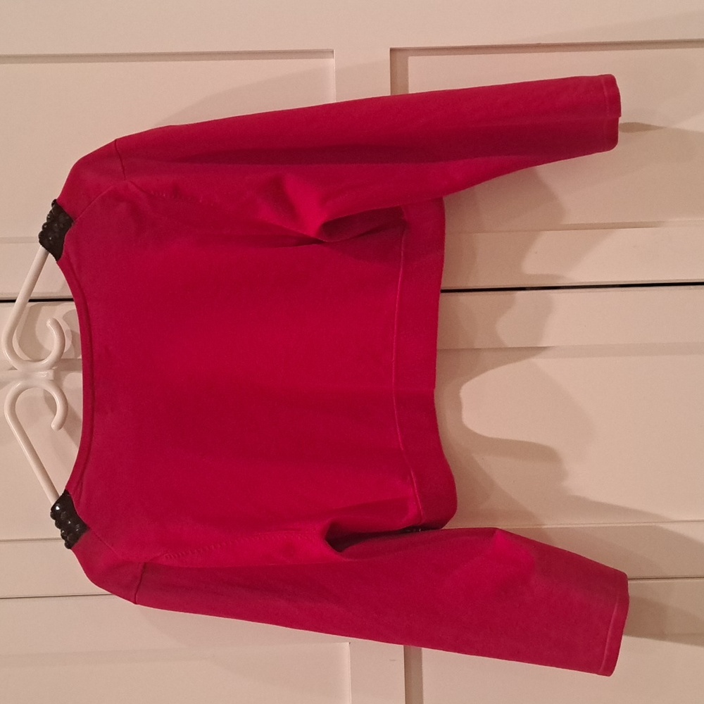 Elegant Red Women's Top with Black Accents - Picture 5 of 5